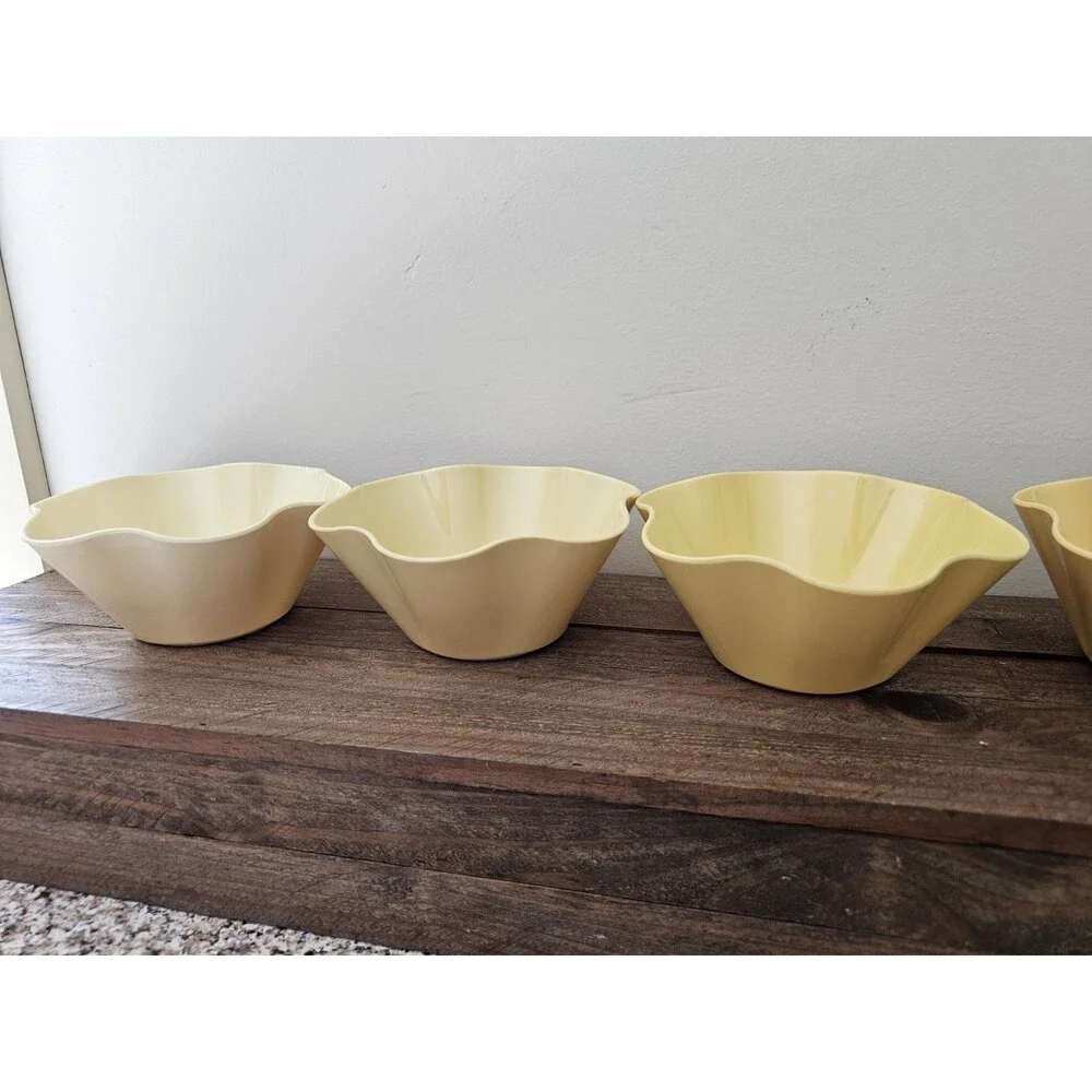 Greg Natale – Set of 4 Melamine Bowls Shades Of Yellow Excellent Condition